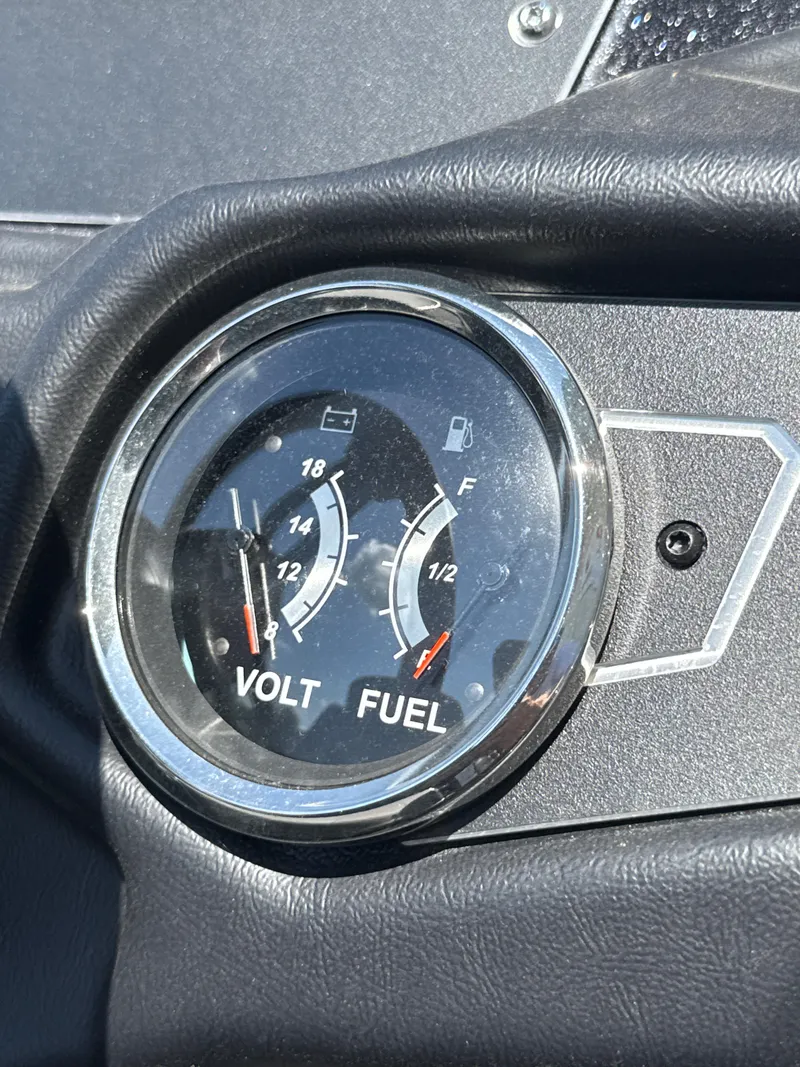 Slide: The Image of Skeeter ZX200 2025 - 16