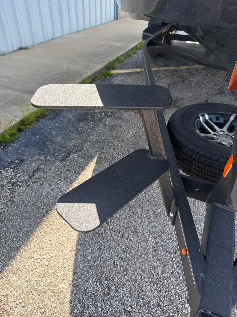 Slide: The Image of Skeeter ZX200 2025 - 18