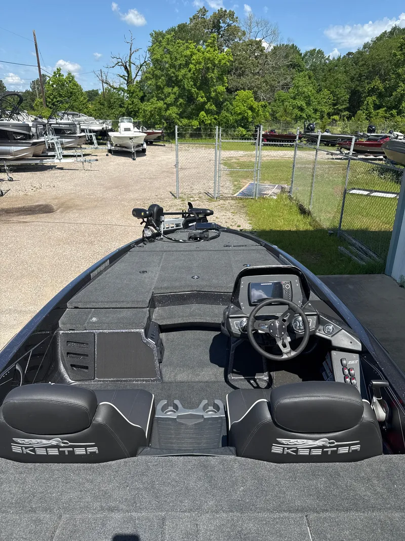 Slide: The Image of Skeeter ZX200 2025 - 21