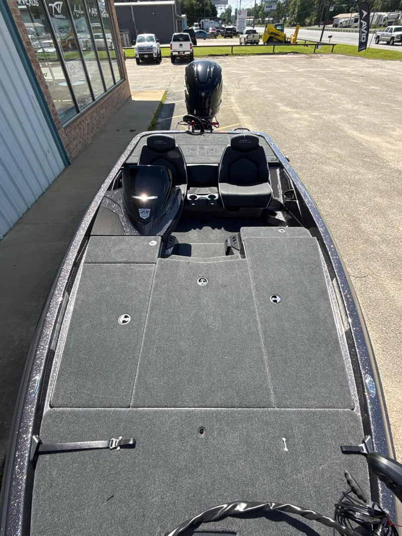 Slide: The Image of Skeeter ZX200 2025 - 22