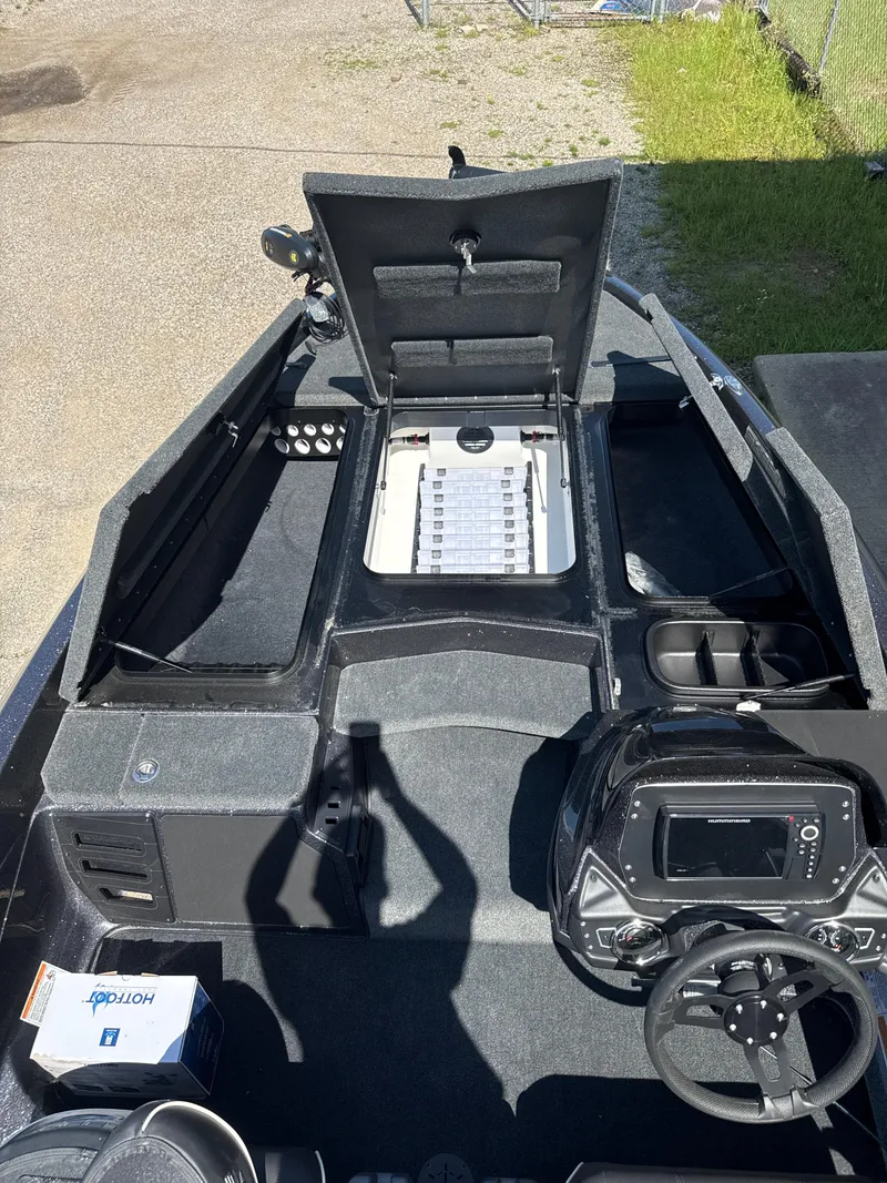 Slide: The Image of Skeeter ZX200 2025 - 23