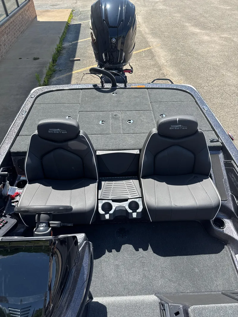 Slide: The Image of Skeeter ZX200 2025 - 24