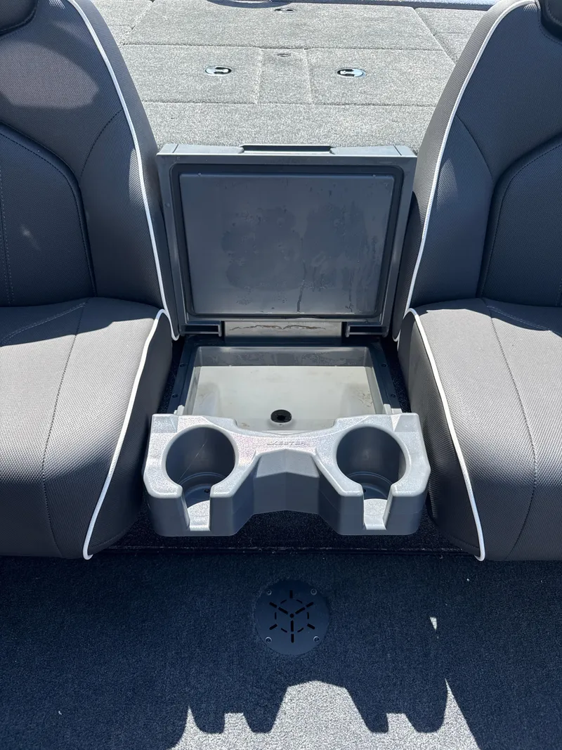 Slide: The Image of Skeeter ZX200 2025 - 25