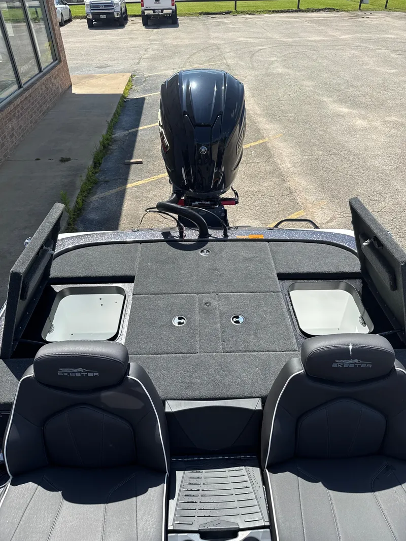 Slide: The Image of Skeeter ZX200 2025 - 27