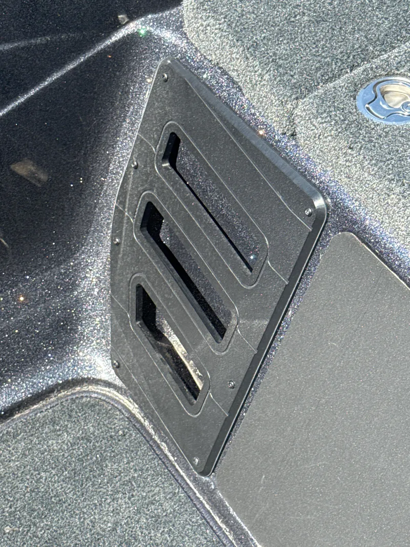 Slide: The Image of Skeeter ZX200 2025 - 28