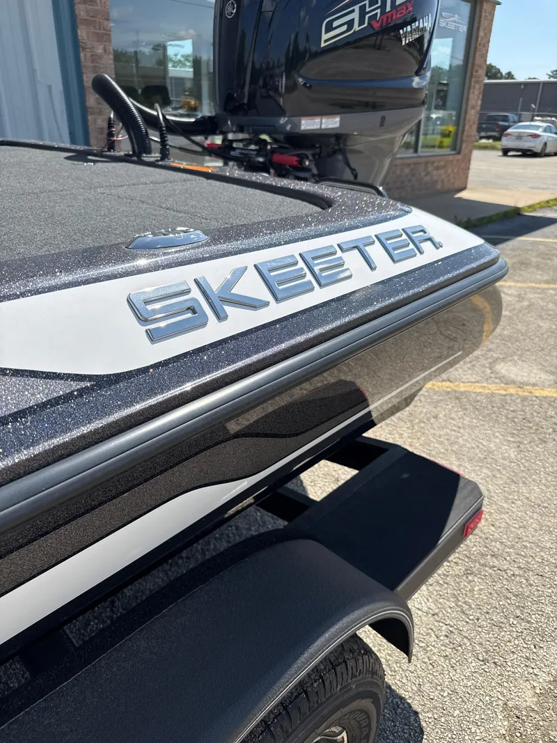 Slide: The Image of Skeeter ZX200 2025 - 3