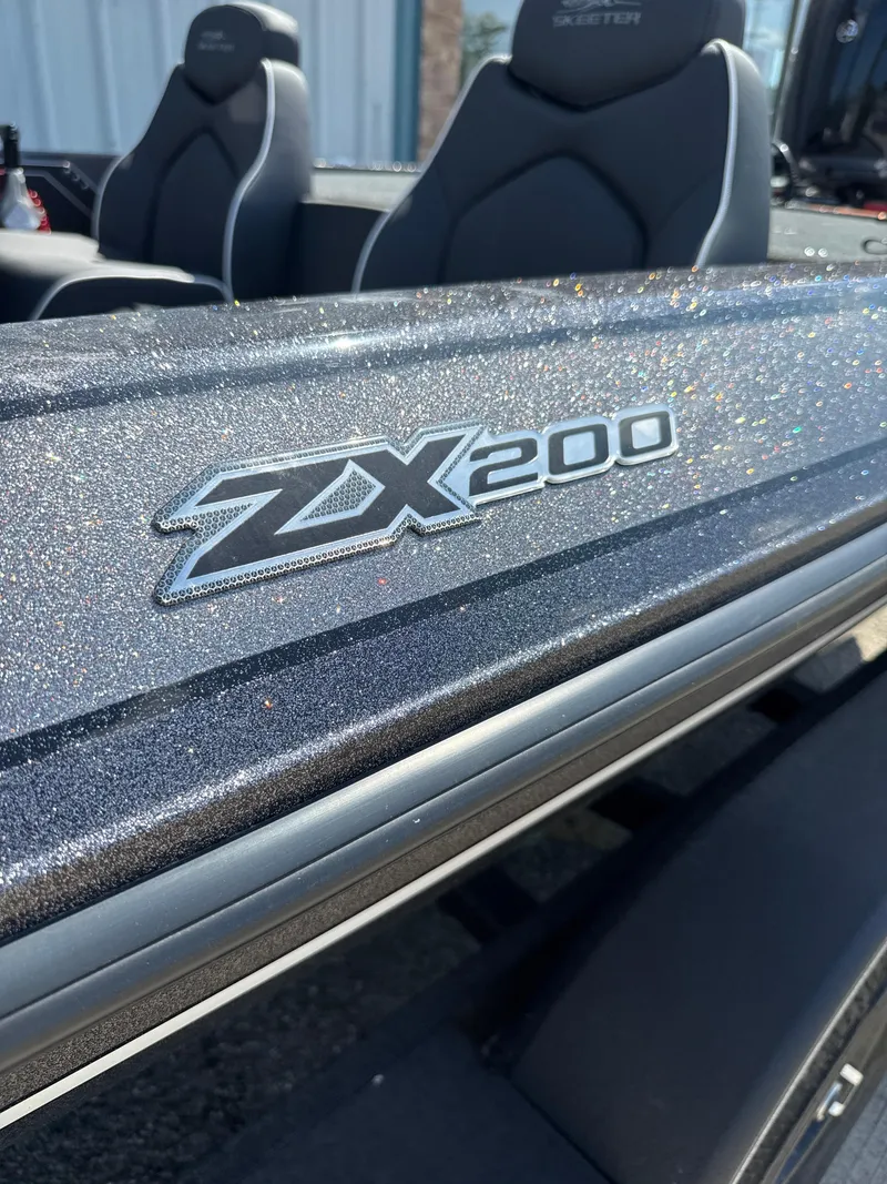 Slide: The Image of Skeeter ZX200 2025 - 5