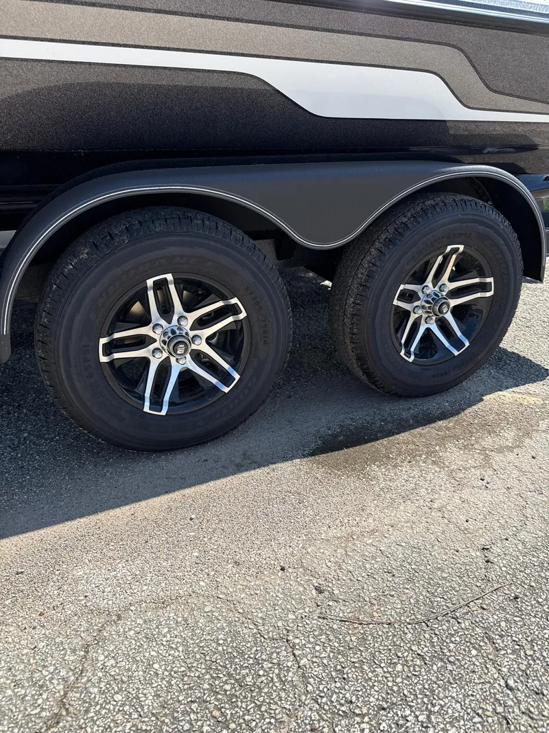 Slide: The Image of Skeeter ZX200 2025 - 6