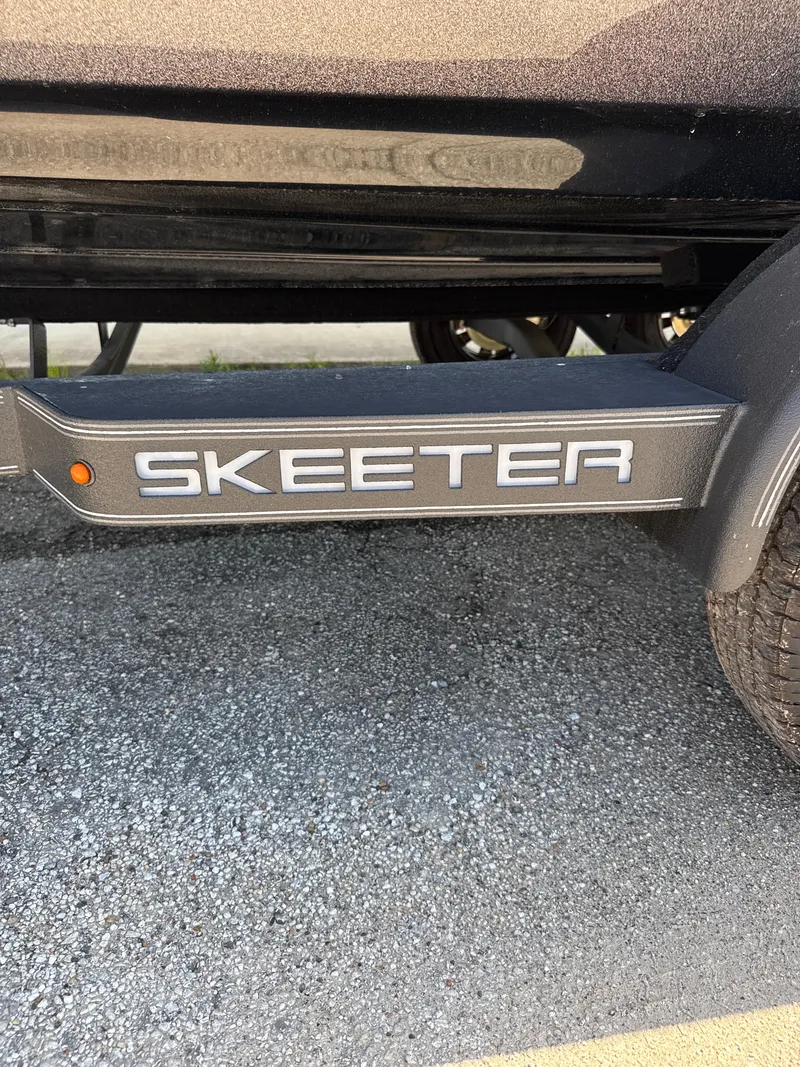 Slide: The Image of Skeeter ZX200 2025 - 7