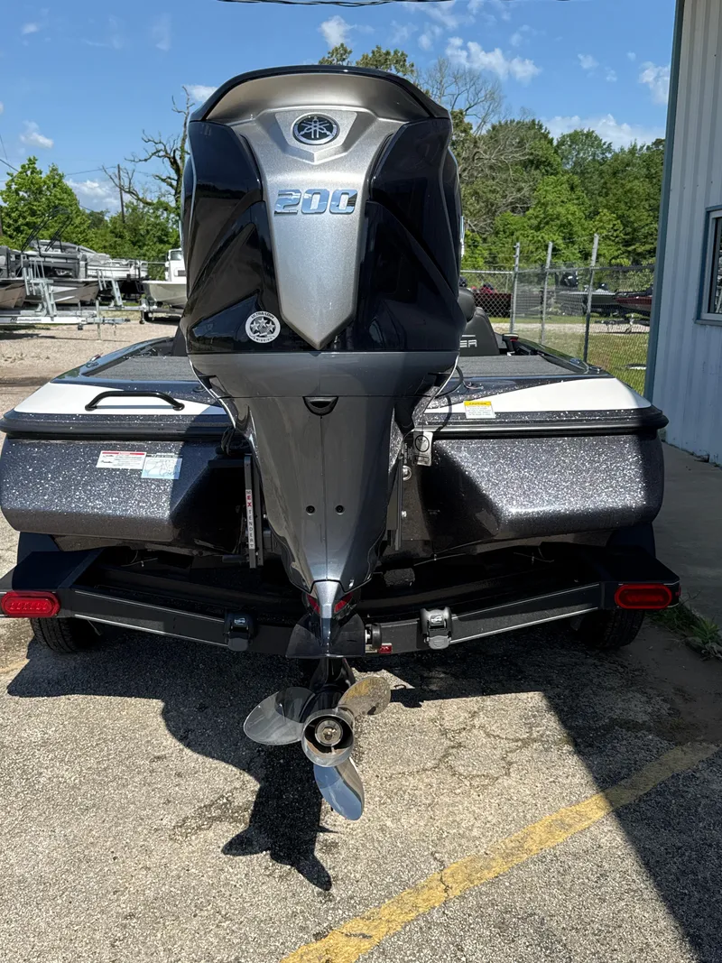 Slide: The Image of Skeeter ZX200 2025 - 9