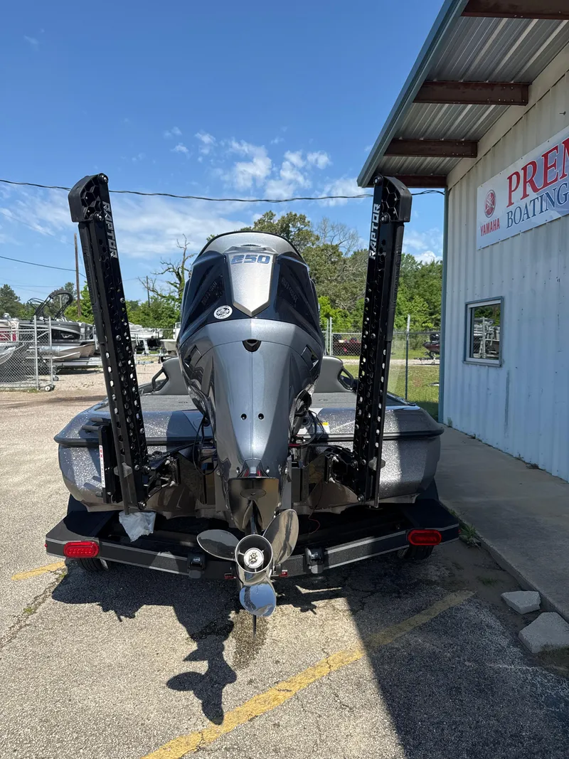 Slide: The Image of Skeeter ZXR20 2025 - 11