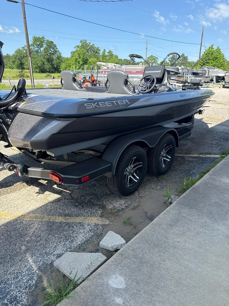 Slide: The Image of Skeeter ZXR20 2025 - 15