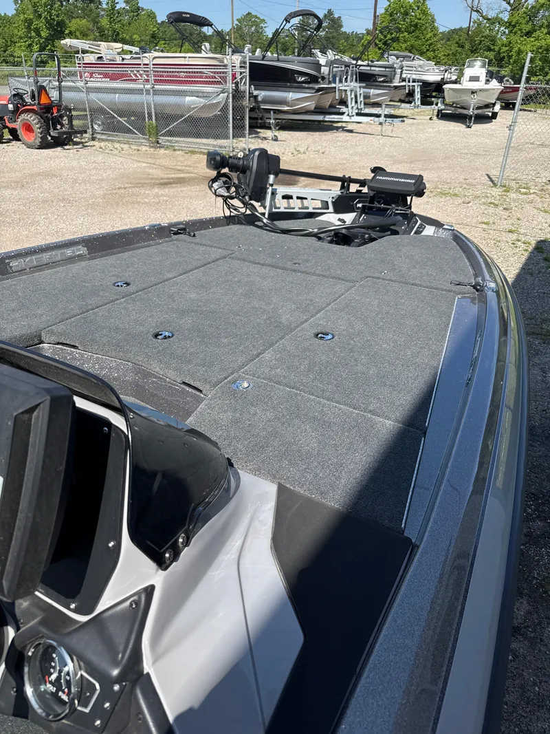 Slide: The Image of Skeeter ZXR20 2025 - 16