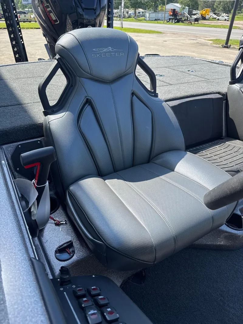 Slide: The Image of Skeeter ZXR20 2025 - 17