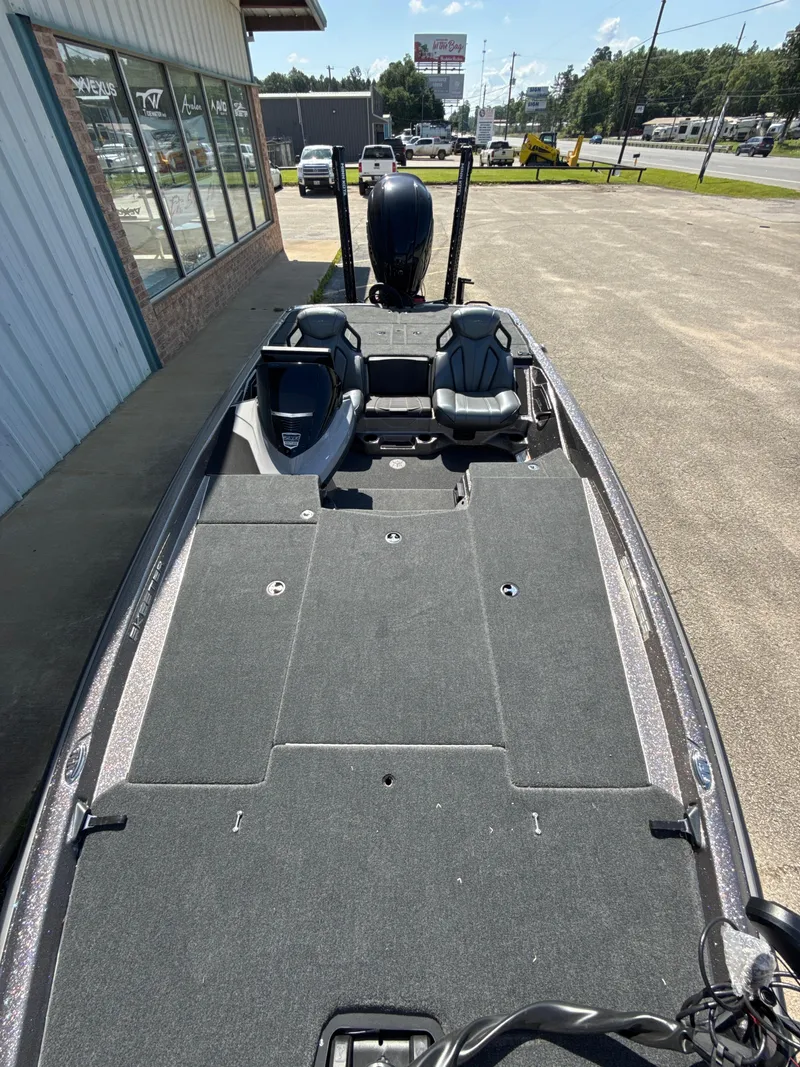 Slide: The Image of Skeeter ZXR20 2025 - 26