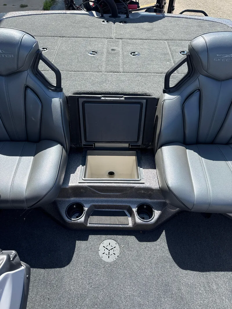 Slide: The Image of Skeeter ZXR20 2025 - 30