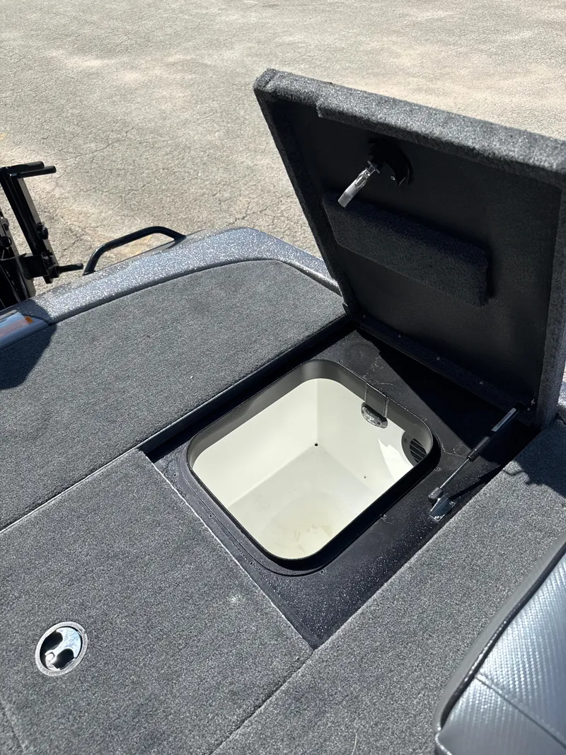 Slide: The Image of Skeeter ZXR20 2025 - 32