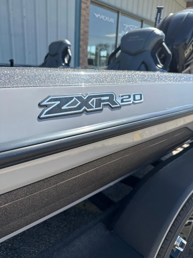 Slide: The Image of Skeeter ZXR20 2025 - 5