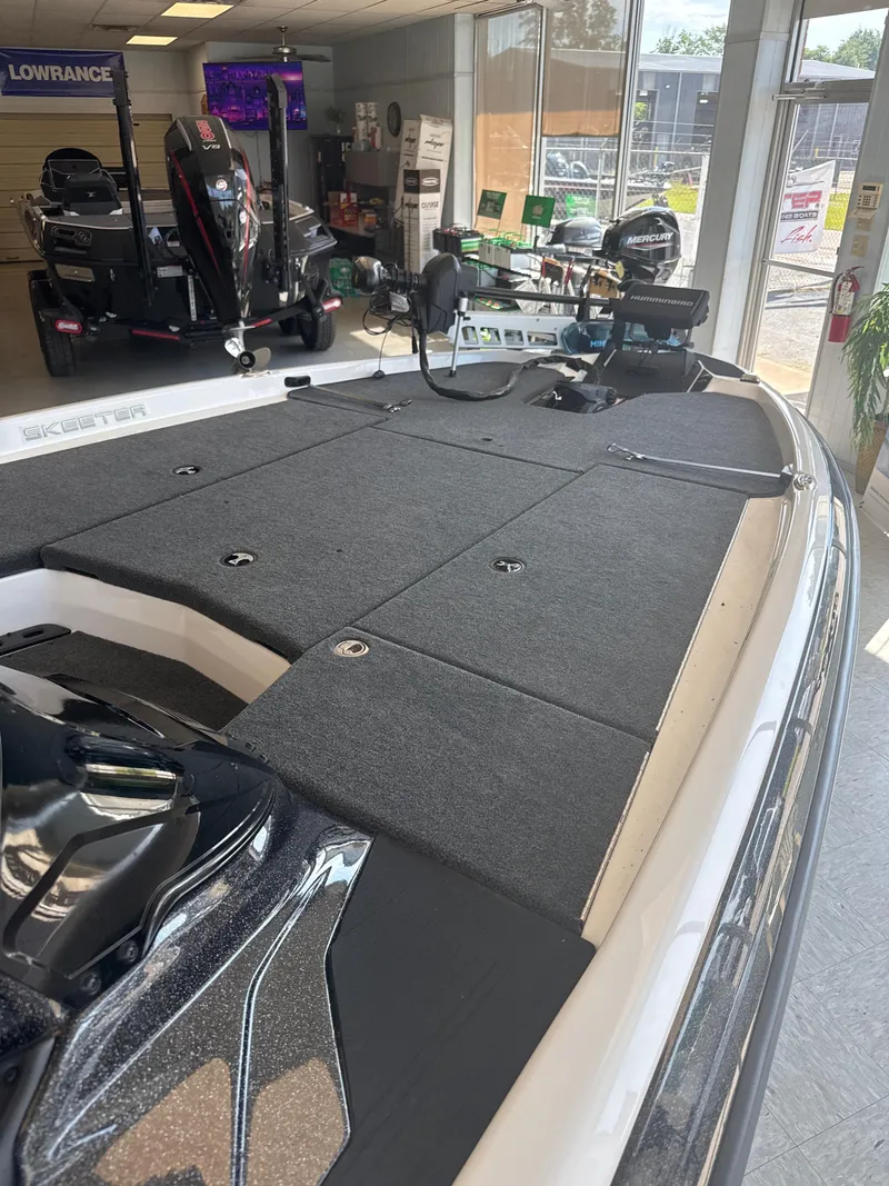 Slide: The Image of 2025 Skeeter ZXR20SE boat interior with carpeted deck in showroom. - 12