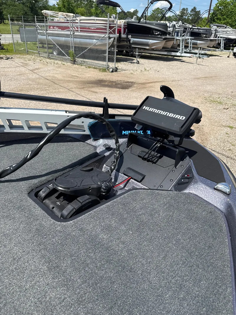 Slide: The Image of 2025 Skeeter ZXR21SE boat with Humminbird fishfinder and Minn Kota trolling motor. - 17