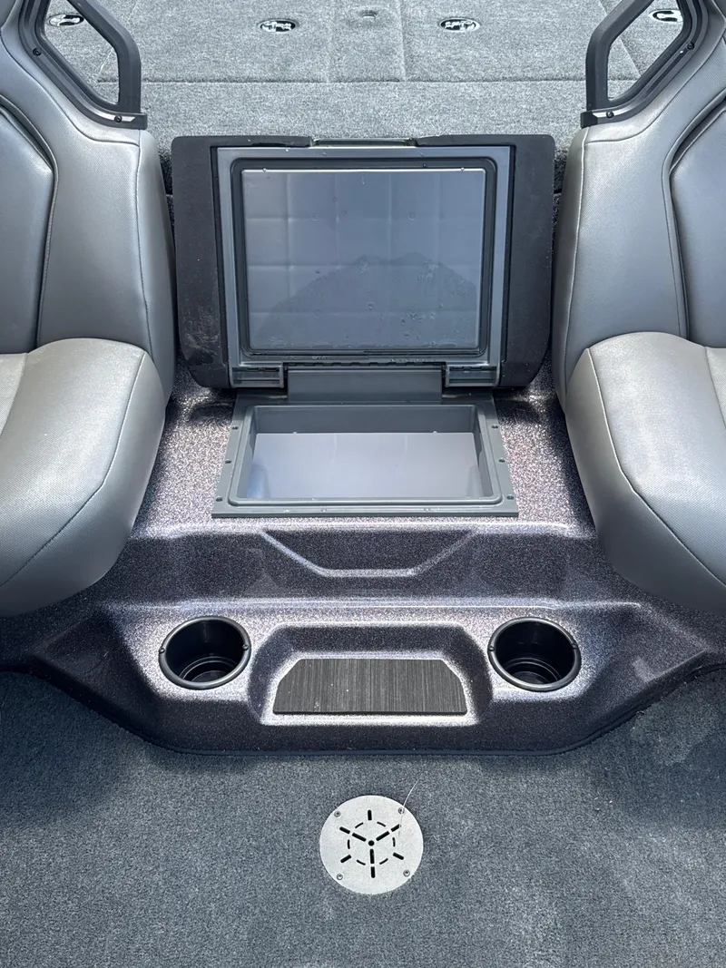Slide: The Image of 2025 Skeeter ZXR21SE boat interior with storage compartment and cup holders. - 25