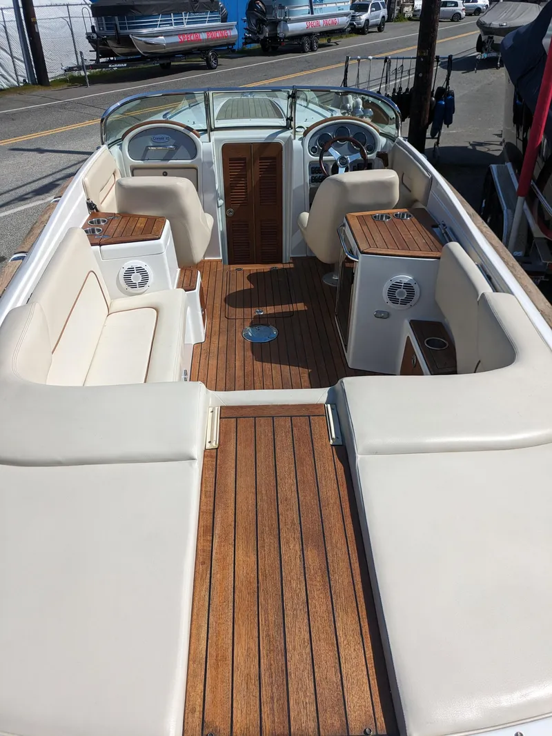 Slide: The Image of 2008 Chris-Craft Corsair 25 boat interior with wooden deck and cream seating. - 14