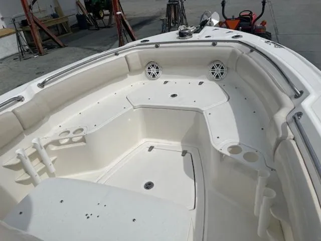 Slide: The Image of Boston Whaler 230 Outrage 2024 - 4