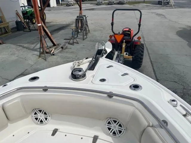 Slide: The Image of Boston Whaler 230 Outrage 2024 - 9