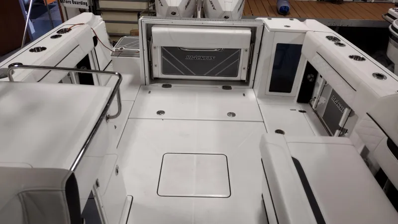 Slide: The Image of Blackfin 272DC 2022 - 11