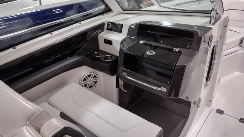 Slide: The Image of Blackfin 272DC 2022 - 12