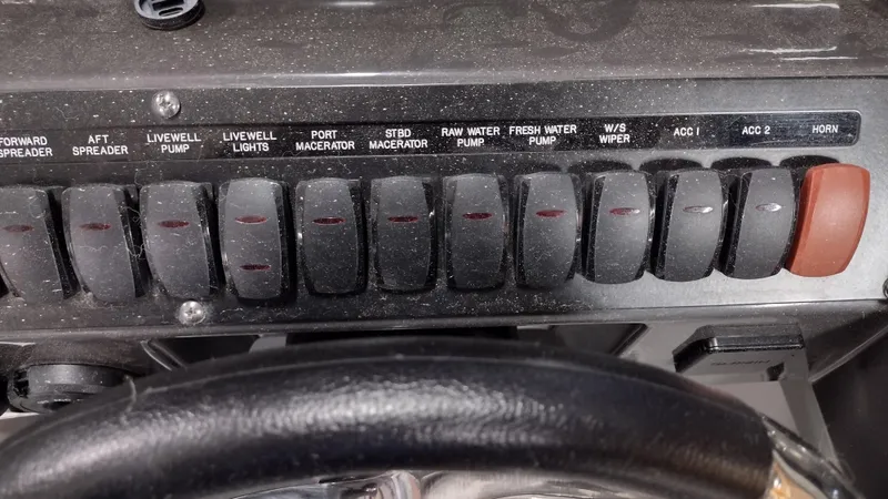 Slide: The Image of Blackfin 272DC 2022 - 27