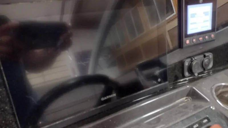 Slide: The Image of Blackfin 272DC 2022 - 28