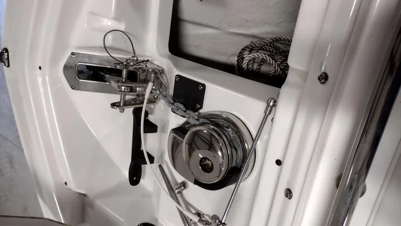 Slide: The Image of Blackfin 272DC 2022 - 33