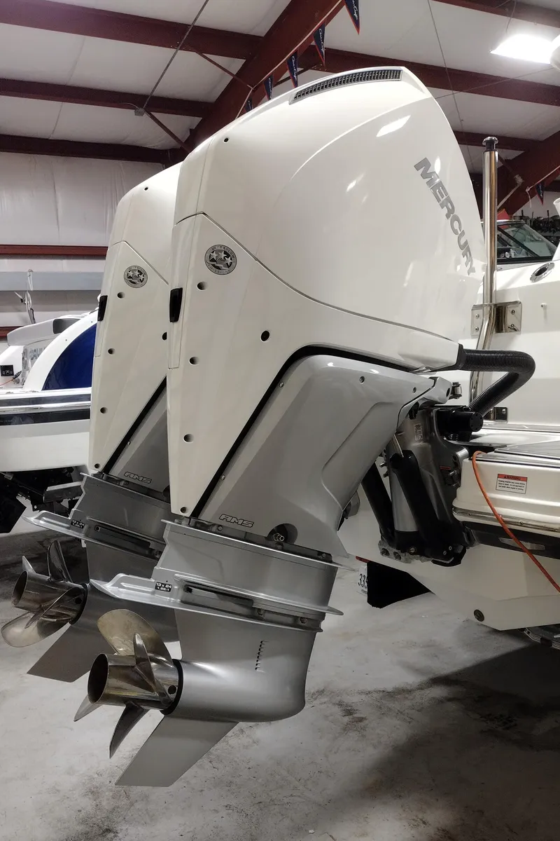 Slide: The Image of Blackfin 272DC 2022 - 40