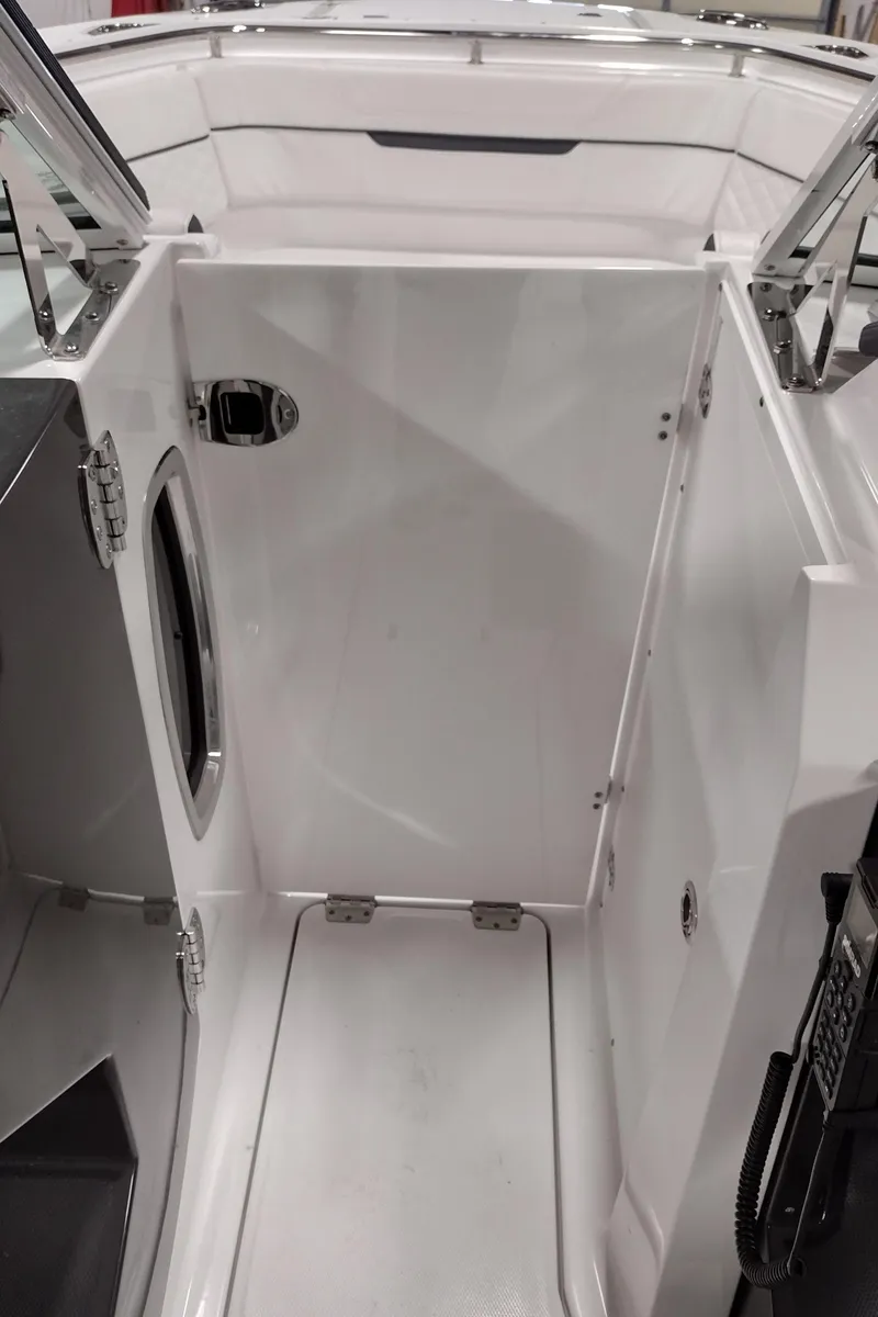 Slide: The Image of Blackfin 272DC 2022 - 43