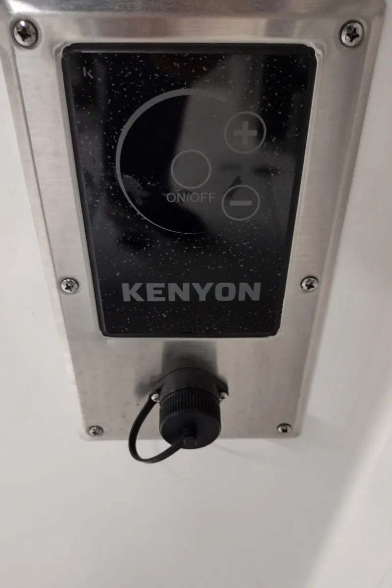 Slide: The Image of Blackfin 272DC 2022 - 46