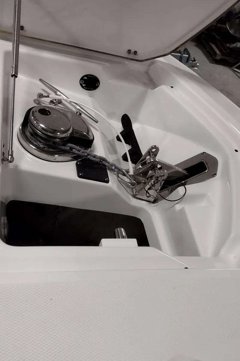 Slide: The Image of Blackfin 272DC 2022 - 48