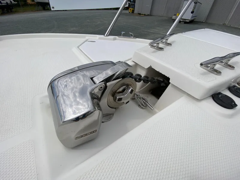 Slide: The Image of Cutwater C-28 2017 - 60