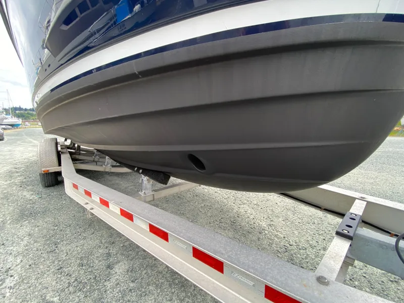 Slide: The Image of Cutwater C-28 2017 - 64