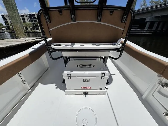 Slide: The Image of 2024 Sea Hunt Ultra 239 SE boat interior with Yamaha cooler and seating. - 26