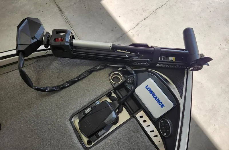 Slide: The Image of 2016 Triton 20 TRX boat with MotorGuide trolling motor and Lowrance fishfinder. - 4