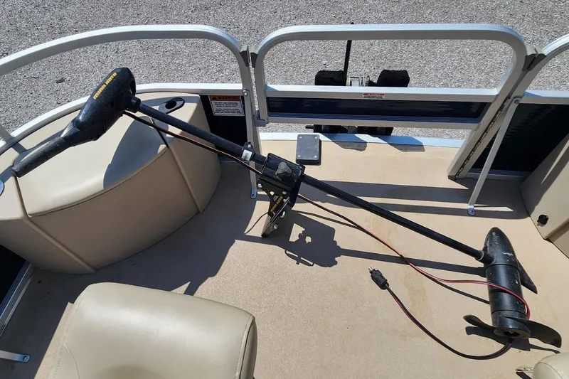 Slide: The Image of 2014 Bennington 20 SF boat deck with trolling motor and beige seating. - 10