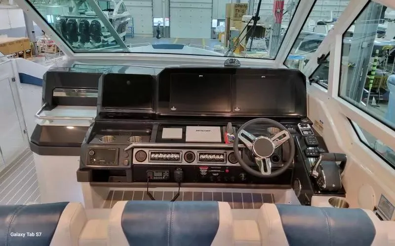 Slide: The Image of 2025 Formula 400 Super Sport Crossover helm with advanced controls and navigation systems. - 17