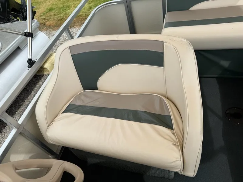 Slide: The Image of Playbuoy PB Calypso SE 2023 boat seat, beige and gray upholstery, 2001 model. - 9