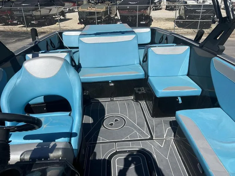 Slide: The Image of Heyday Wake Boats WT-2 2017 - 2