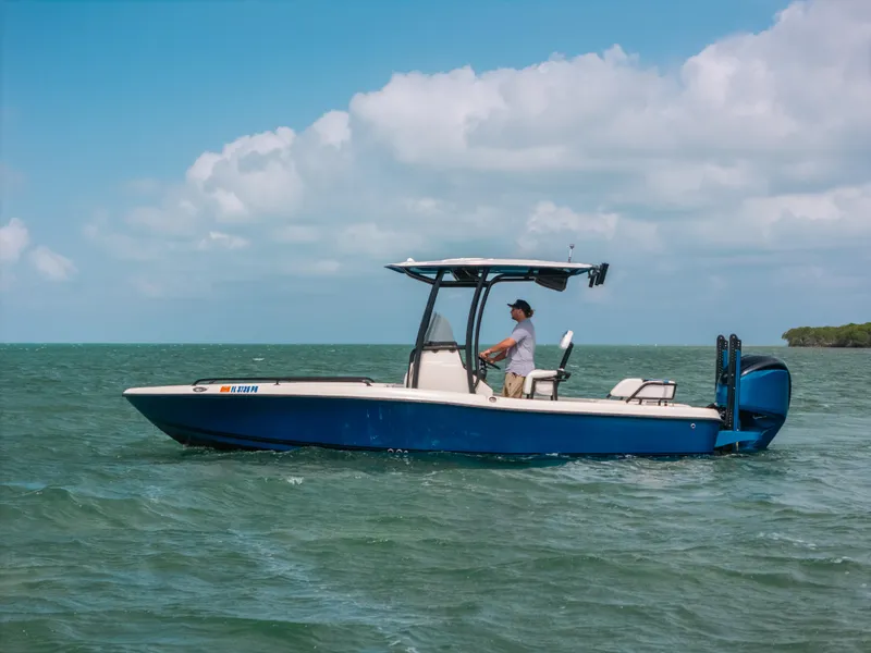 The Image of 2015 Hydra-Sports 23 Bay boat cruising on open water under a clear sky. - 0