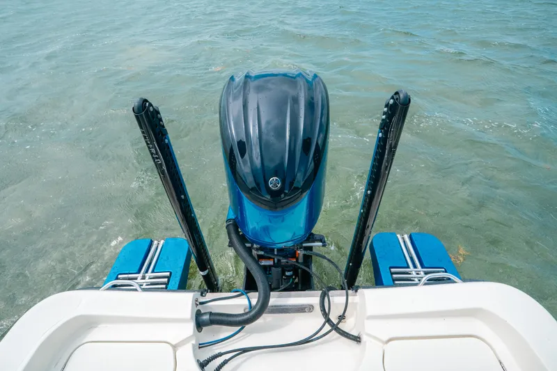 Slide: The Image of 2015 Hydra-Sports 23 Bay boat engine in water, rear view. - 21