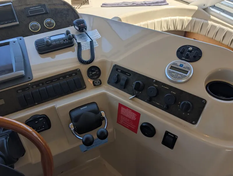 Slide: The Image of Cruisers Yachts 5000 Sport Sedan 2003 - 59