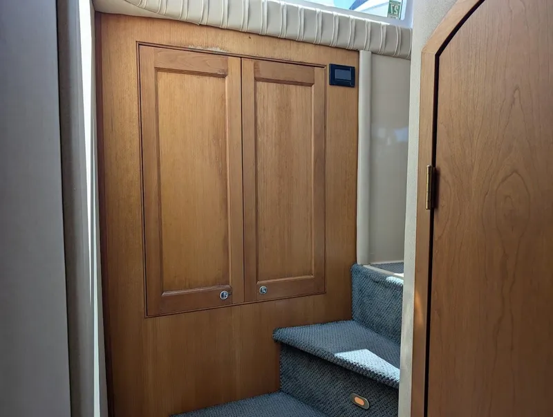 Slide: The Image of Cruisers Yachts 5000 Sport Sedan 2003 - 64