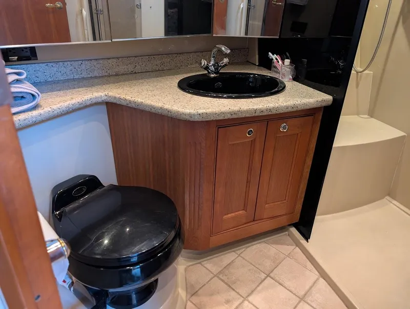 Slide: The Image of Cruisers Yachts 5000 Sport Sedan 2003 - 70